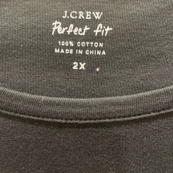 J. Crew perfect fit tee color black size 2X. - Picture 2 of 3